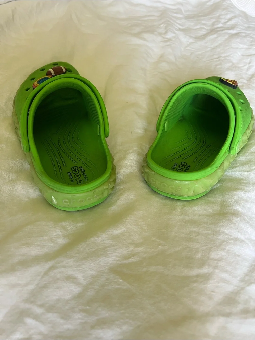CROCS CROCBAND™ GEOMETRIC glow in the dark w/ Jibbitz. Green slime sz 11